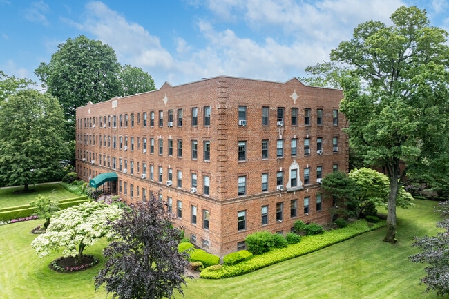 Hilton Hall Apartments