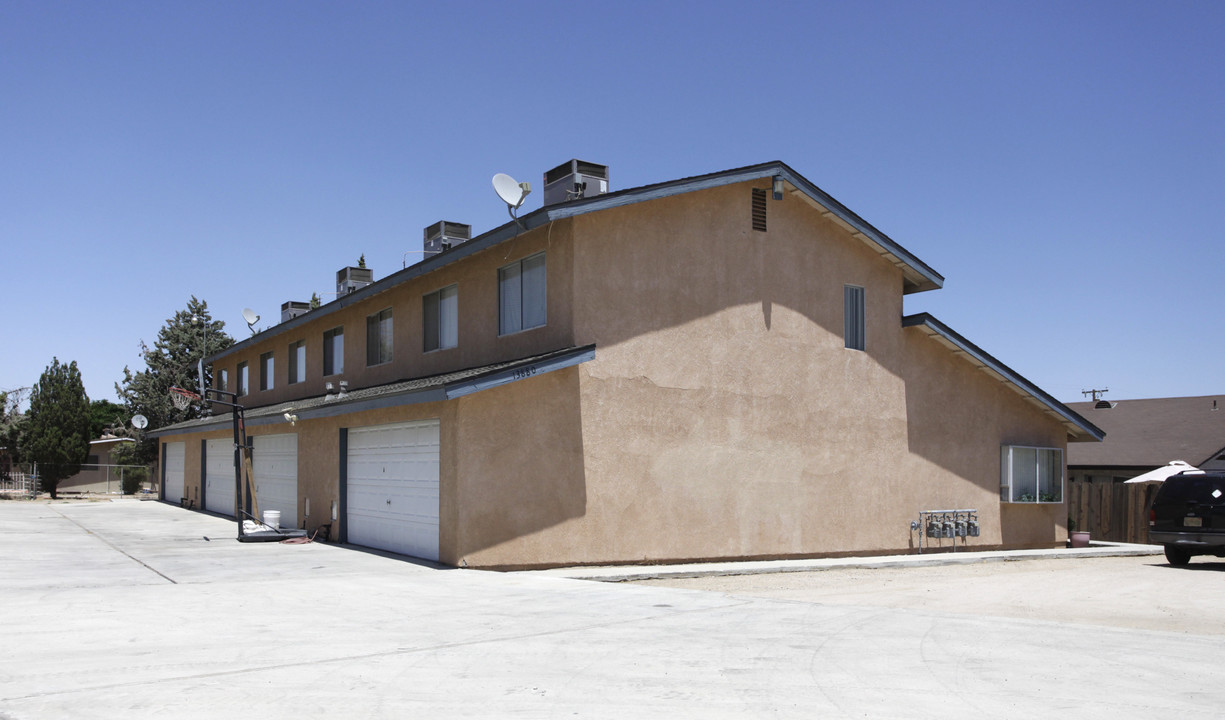 13880 Juniper St in Hesperia, CA - Foto de edificio