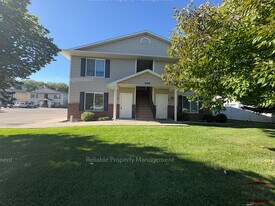 3108 E Chasewood Dr, Unit 2 in Ammon, ID - Building Photo