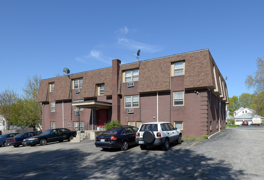 10 Fenway St in North Providence, RI - Foto de edificio