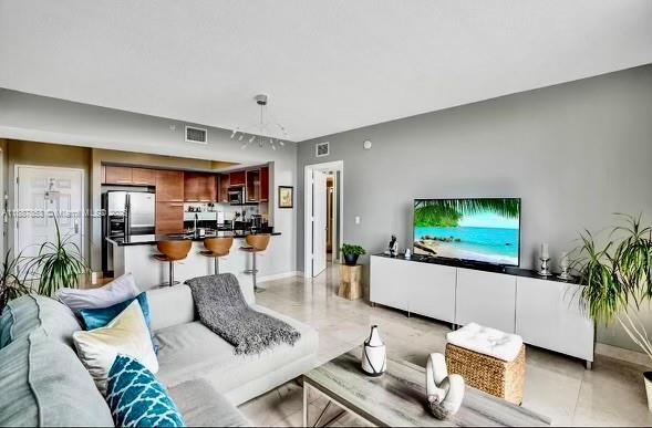 2030 Douglas Rd in Miami, FL - Building Photo - Building Photo