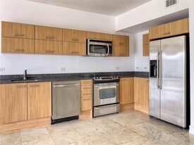 350 S Miami Ave, Unit 3910 in Miami, FL - Building Photo