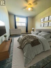 242-242 Oakdale Ave in St Catharines, ON - Building Photo - Building Photo