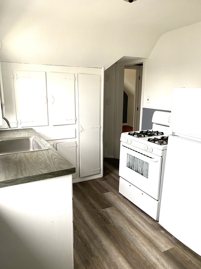 923 Walnut St, Unit 3