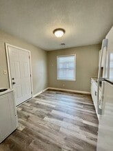 2806 E 13th St N in Wichita, KS - Foto de edificio - Building Photo