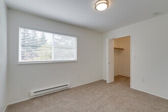 Stratford Apartments in Beaverton, OR - Building Photo - Interior Photo