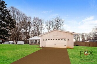 305 Camelot Dr in Statesville, NC - Building Photo - Building Photo