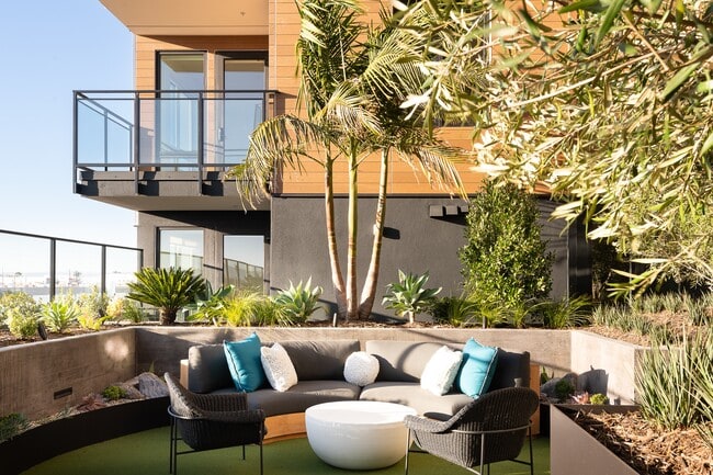 Apollo South Bay in Gardena, CA - Foto de edificio - Building Photo