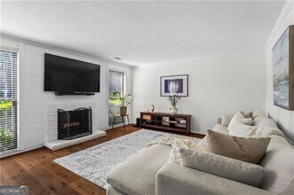 1028 Riverbend Club Dr SE in Atlanta, GA - Building Photo - Building Photo