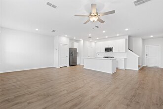 8117 Danson Ln in Pearland, TX - Building Photo - Building Photo