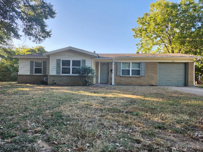 1602 Ravenwood Dr in Arlington, TX - Building Photo