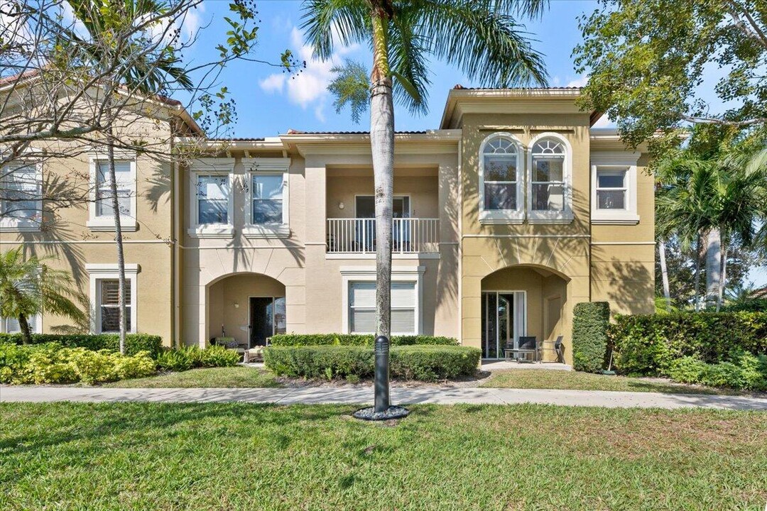 4856 Bonsai Cir in Palm Beach Gardens, FL - Building Photo