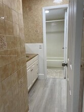 1075 W 68th St in Hialeah, FL - Building Photo - Building Photo