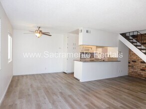 9041 Montoya St in Sacramento, CA - Building Photo - Building Photo