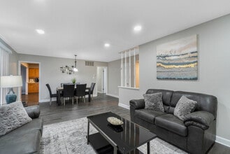 701 E Higgins Rd, Unit SI ID1301334P in Elk Grove Village, IL - Building Photo - Building Photo