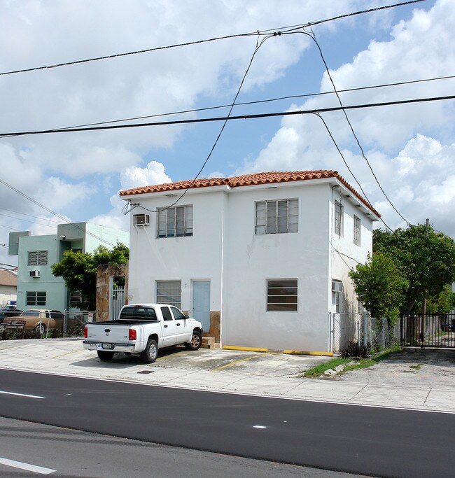 567 SW 7th St in Miami, FL - Building Photo - Building Photo