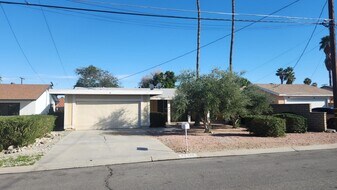 43320 Texas Ave in Palm Desert, CA - Building Photo