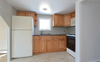 306 5th Ave in East Northport, NY - Building Photo - Building Photo