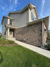 2068 Canyon Creek Ct in Aurora, IL - Building Photo - Building Photo