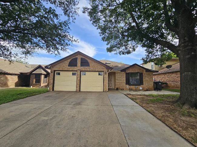 property at 1709 Lincolnshire Way