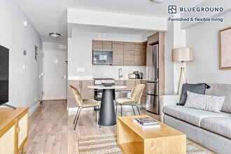 340 E 51st St in New York, NY - Building Photo - Building Photo
