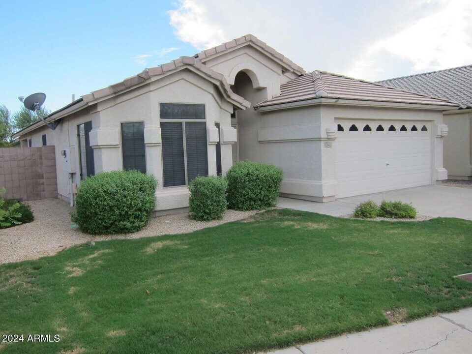 2445 E Cielo Grande Ave in Phoenix, AZ - Building Photo