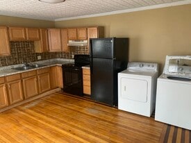 41 Ohio St, Unit One bedroom clean unit in Bangor, ME - Building Photo