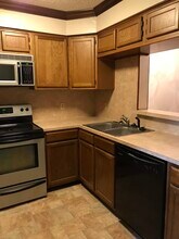 2246 Cedar Way in Baton Rouge, LA - Building Photo - Building Photo