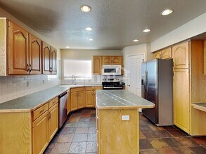 4679 W 4350 S in West Haven, UT - Foto de edificio - Building Photo