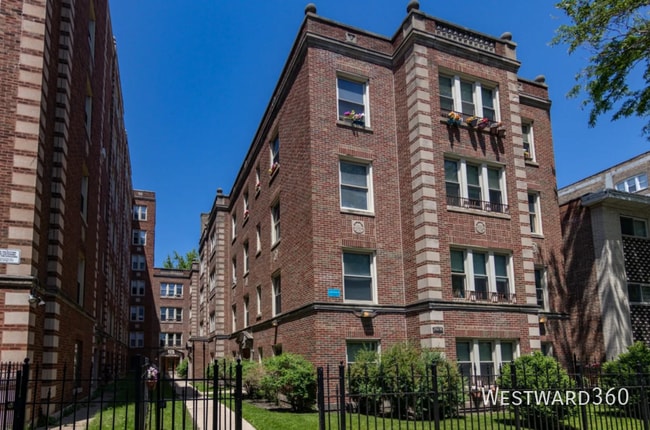 property at 1624 W Sherwin Ave