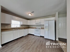 2244 Leaf Dr in Indianapolis, IN - Building Photo - Building Photo
