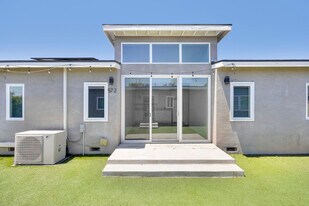 572 N Cambridge St in Orange, CA - Building Photo