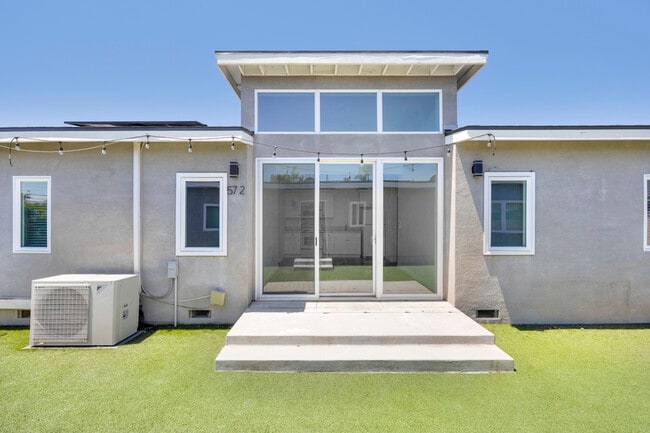 property at 572 N Cambridge St