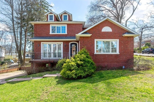 property at 2 Avalon Rd