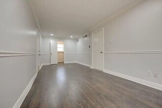 7705 Meadow Park Dr in Dallas, TX - Foto de edificio - Building Photo