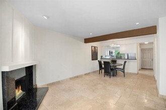 5760 Owensmouth Ave in Los Angeles, CA - Building Photo - Building Photo