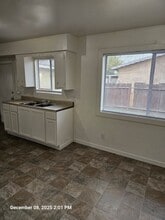 560 S G St in Tulare, CA - Building Photo - Building Photo