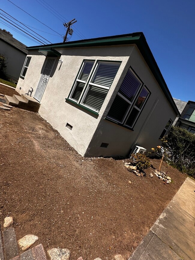 655 Rose Ave in Venice, CA - Building Photo - Building Photo