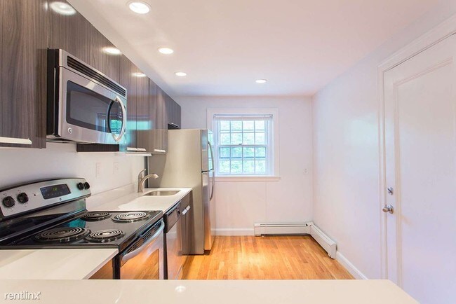 75 Wyman St-Unit -Apt 4 in Newton, MA - Building Photo - Building Photo