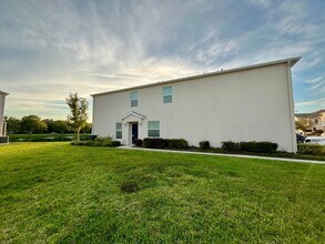741 Ashentree Dr in Plant City, FL - Building Photo - Building Photo