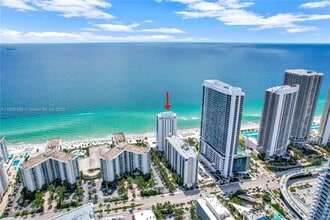 3951 S Ocean Dr in Hollywood, FL - Building Photo - Building Photo
