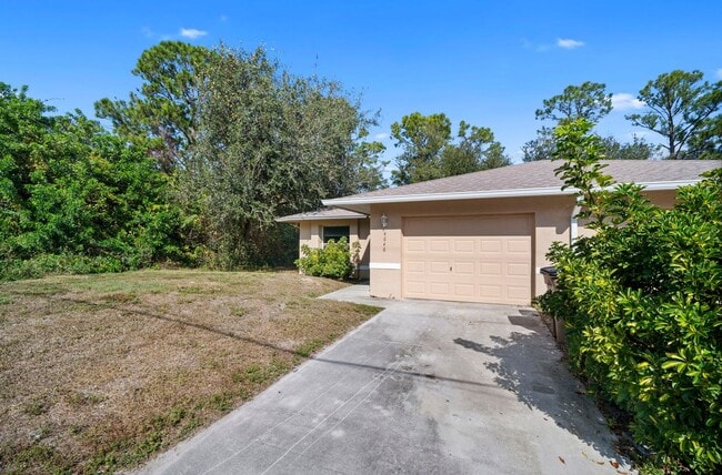 4646-4646 15th St SW in Lehigh Acres, FL - Building Photo - Building Photo