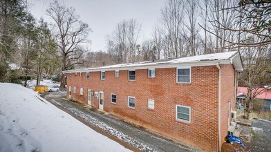 131 Captain Ave in Elizabethton, TN - Building Photo - Building Photo