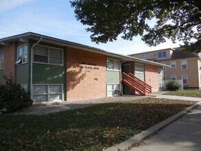 Lamplighter Park Plaza - 422 N. 11th in Manhattan, KS - Building Photo - Building Photo