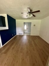 6524 Blue Grass Dr in Watauga, TX - Foto de edificio - Building Photo