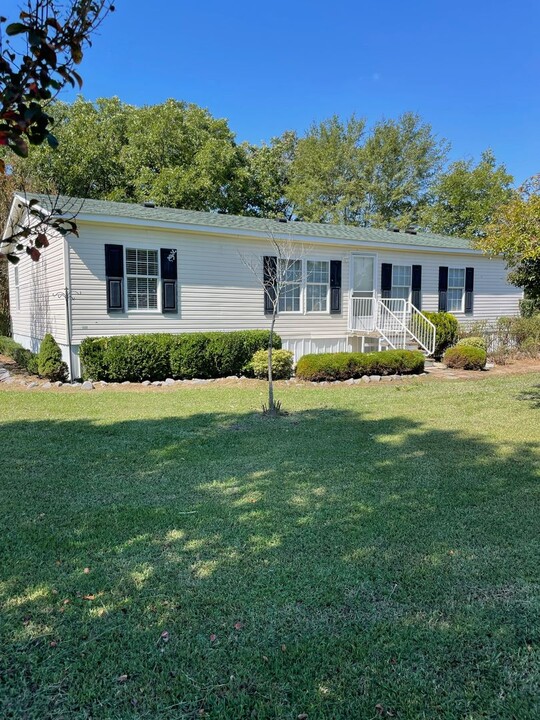 103 Eva's Dr in Stantonsburg, NC - Building Photo