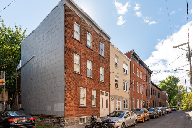 23 Du Roi Rue in Québec, QC - Building Photo - Primary Photo