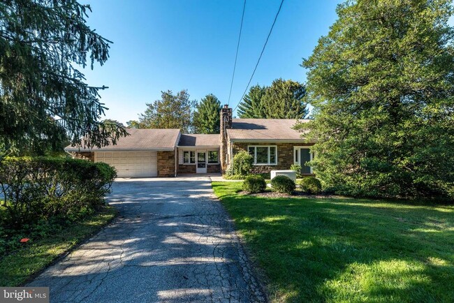 property at 932 Croton Rd