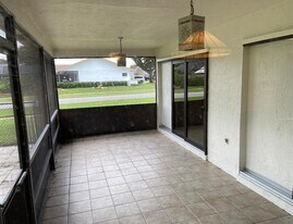 12186 Sycamore Ln in Wellington, FL - Building Photo