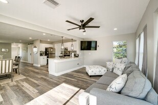 6372 Otis Rd in North Port, FL - Building Photo